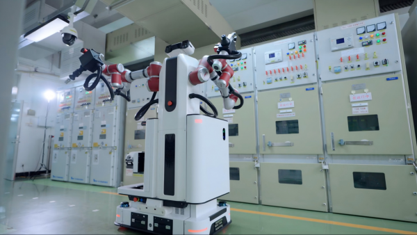 一键云尔勾通！世界首台全向移动双臂互助机器东谈主投运